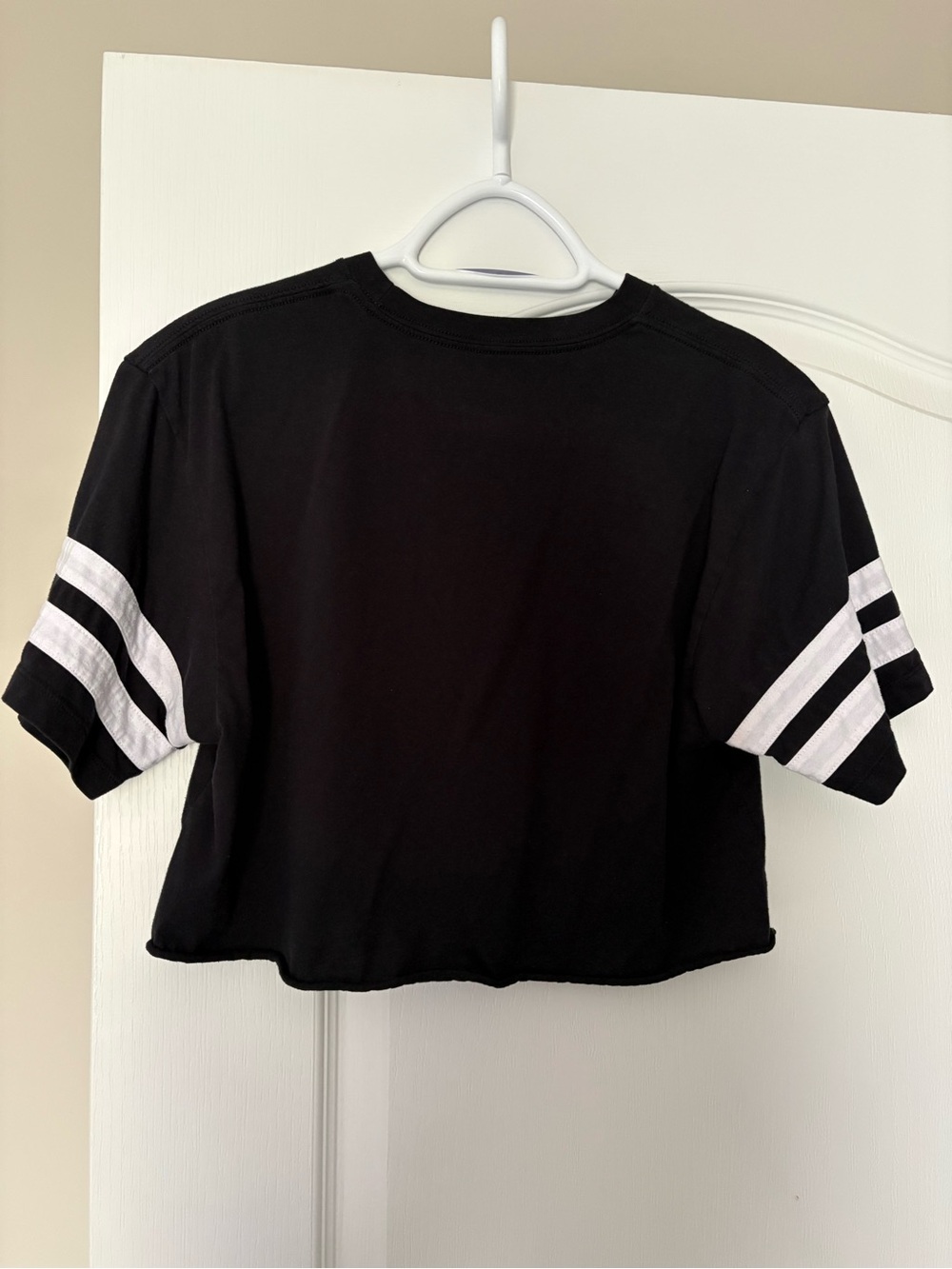 FRIENDS Central Perk Crop Tee - Black with White Sleeves - Picture 2 of 2